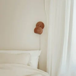 Pop vägglampa brun
