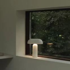 Porta portabel bordslampa vit