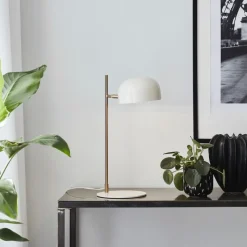 Pose bordslampa vit/borstad mässing