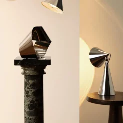 Pose portabel bordslampa silver