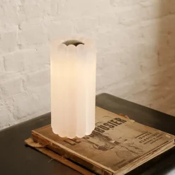 Press bordslampa frostad