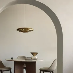 Resonant taklampa mässing