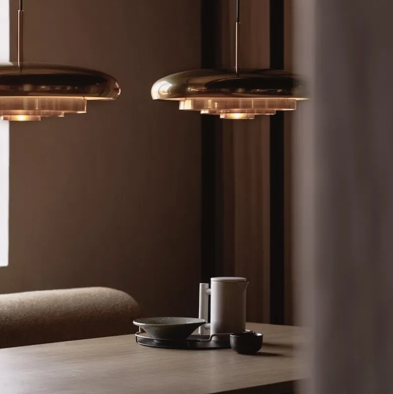 Resonant taklampa mässing