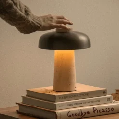 Reverse portabel bordslampa Sand Travertine/bronzed aluminium