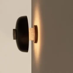 Reverse vägglampa fast installation sand travertine/bronzed aluminium