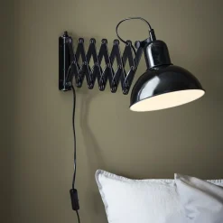Riggs vägglampa svart