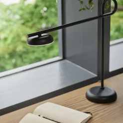 Salto bordslampa beige