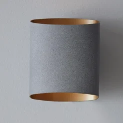 Sinne Vägglampa Betongstruktur/mässing