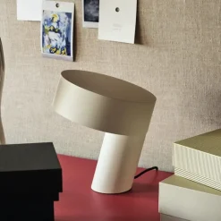 Slant bordslampa vit