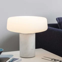 Solid bordslampa vit carrara marmor