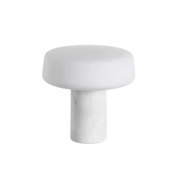 Solid small bordslampa vit carrara marmor