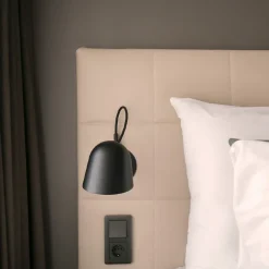 Streck vägglampa platta fast installation svart