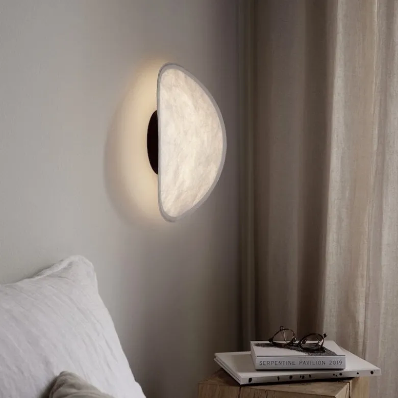 Tense vägglampa svart
