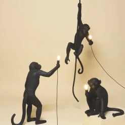 The Monkey Lamp sitting outdoor Bordslampa svart