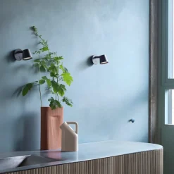 Tip vägglampa vit