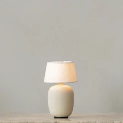 Torso portabel bordslampa sand