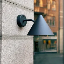 Tratt IP23 vägglampa svart
