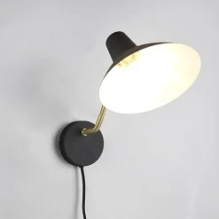 Traveller vägglampa svart/mässing