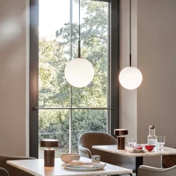 TR Bulb taklampa svart/matt vit