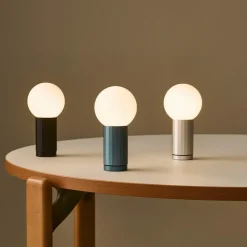 Turn On bordslampa svart