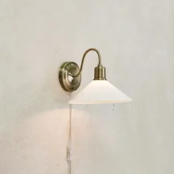 Vela vägglampa antik mässing/opalvit