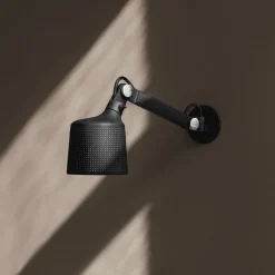 Vipp 523 smal vägglampa svart