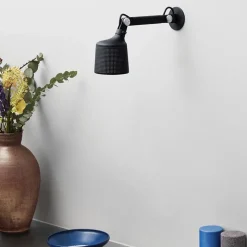 Vipp 523 smal vägglampa svart