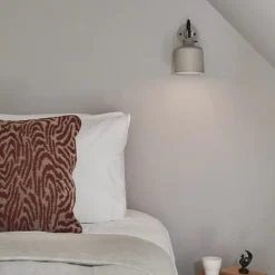 Vipp 524 vägglampa varmgrå