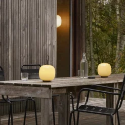 VL 45 Radiohus portabel bordslampa aged brass/glossy pale yellow