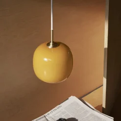 VL 45 Radiohus Ø250 taklampa Brass/Glossy Amber