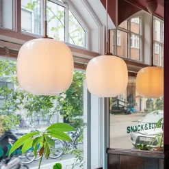 VL 45 Radiohus Ø250 taklampa Brass/Glossy White Opal glass