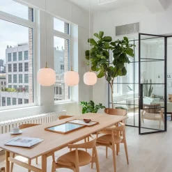 VL 45 Radiohus Ø175 taklampa pale rose/brass