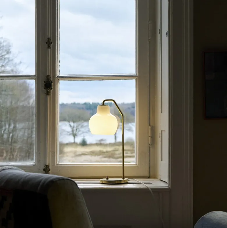 VL Ring Crown bordslampa opalglass/brass