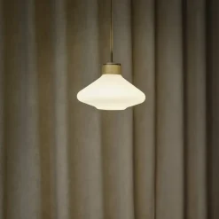 Volver S taklampa borstad mässing