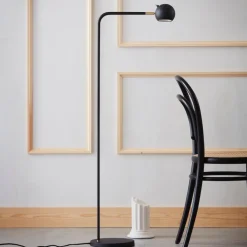 YES! golvlampa svart