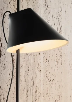 YUH golvlampa black